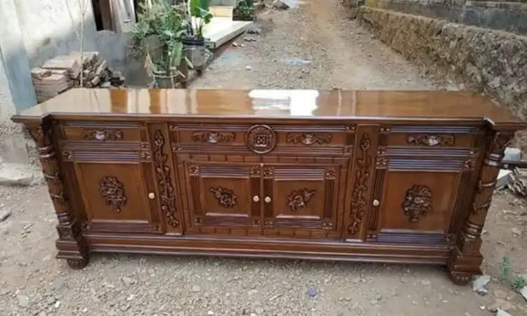 Lemari dengan ukiran, Sumber: shopee.co.id