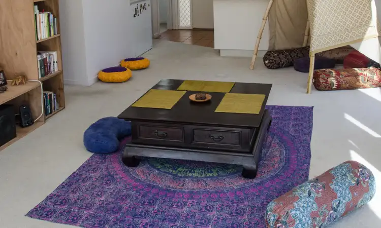Ruang tamu tanpa kursi, Sumber: yolisgreenliving.com