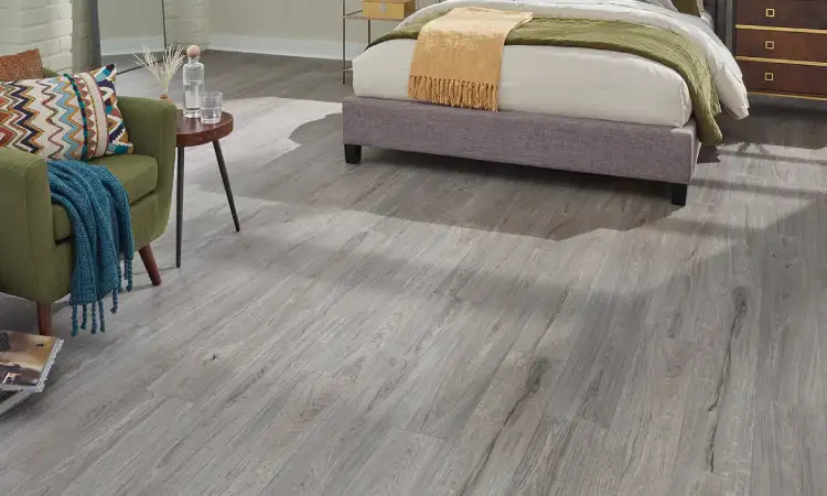 Ruangan dengan lantai kayu vinyl, Sumber: lumberliquidators.com