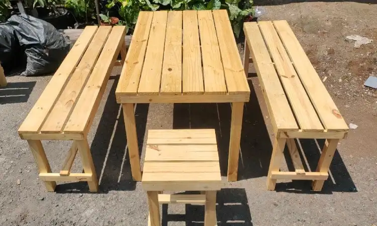 Furniture dari kayu jati belanda, Sumber: karousell.com
