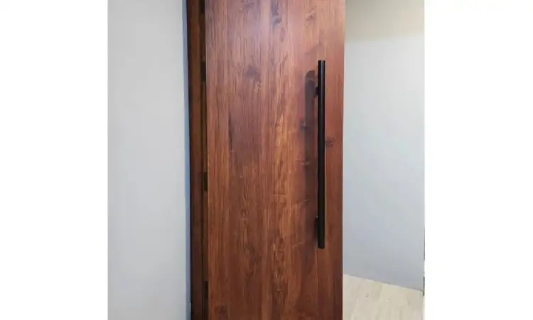 Pintu kayu polos minimalis, Sumber: pinterest.com