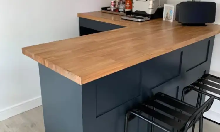 Meja mini bar bentuk L, Sumber: etsystatic.com