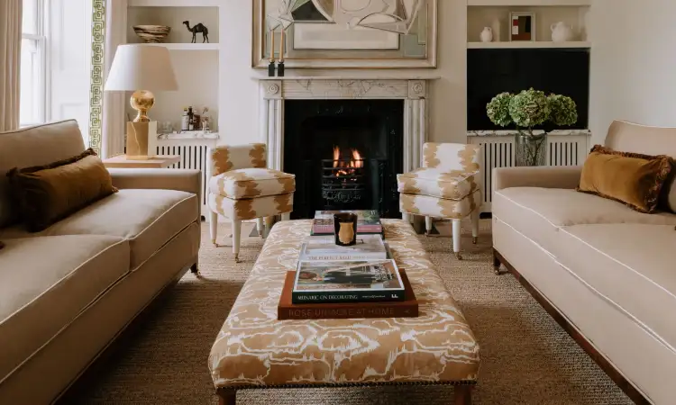 Tata letak ruang tamu simetris, Sumber: futurecdn.net