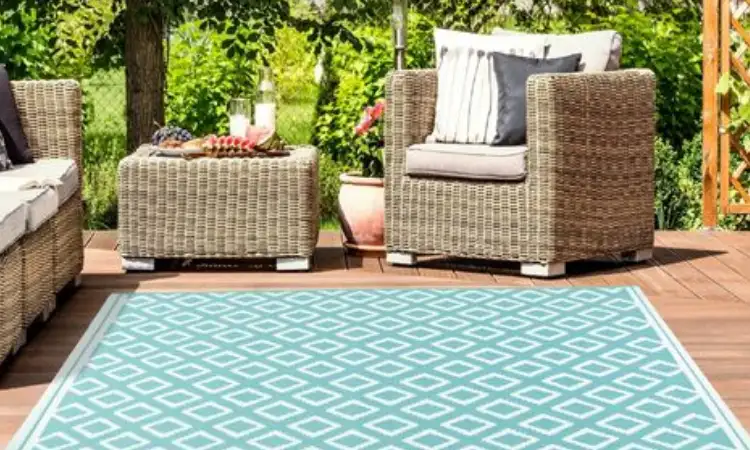 Teras dengan karpet outdoor, Sumber: manomano.co.uk