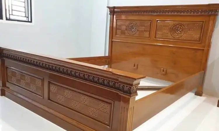 Dipan kayu ukir, Sumber: vianjati.com