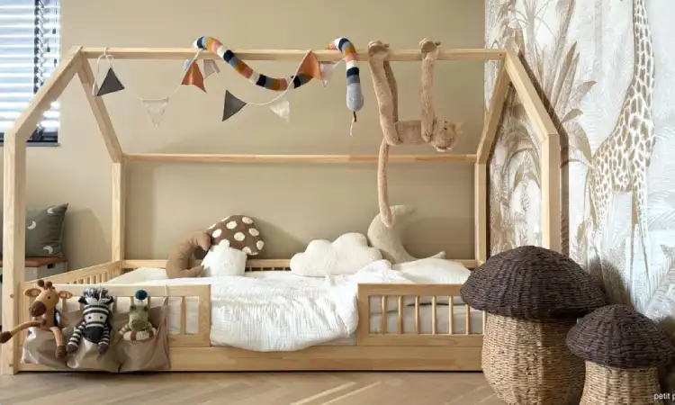 Dipan tema rumah-rumahan, Sumber: petitpuk.com
