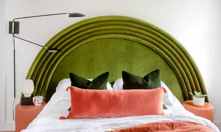 Arch Headboard, Sumber: domino.com