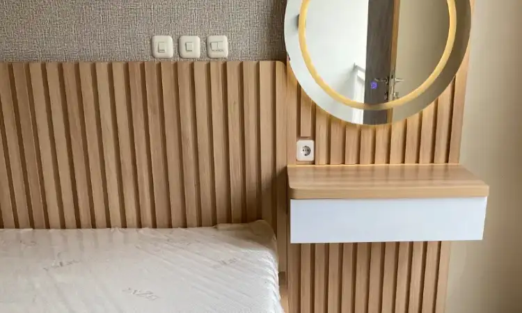 Headboard Beraksen Kisi-Kisi Kayu, Sumber: instagram.com