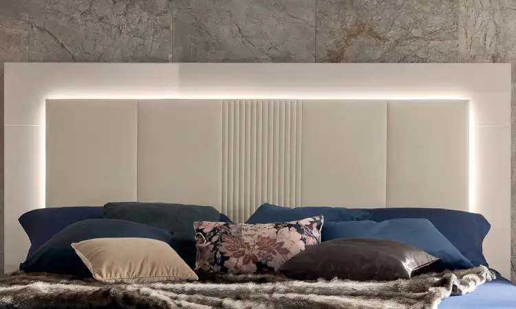 Headboard lampu LED, Sumber: bovafurniture.com