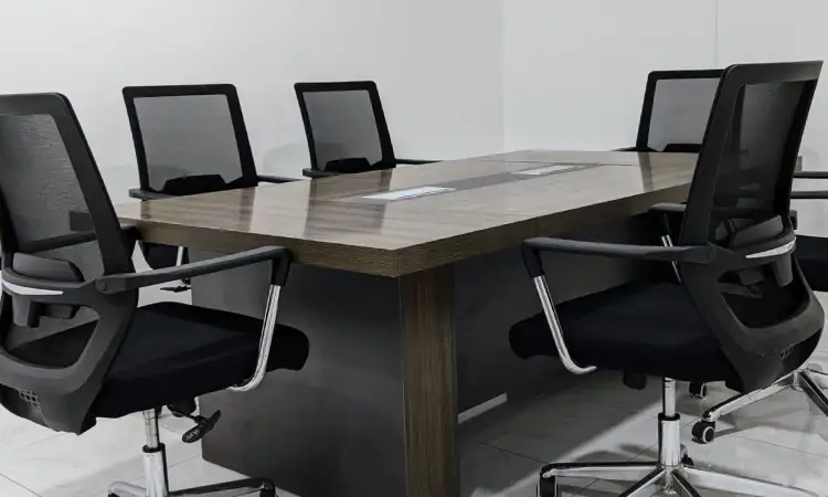 Membuat meja rapat kantor custom, Sumber: pexels.com