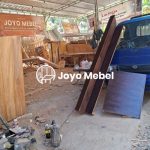 Pembuatan pesanan di workshop Joyo Mebel, Sumber: doc pribadi