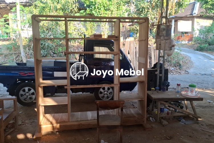 Proses pembuatan lemari sliding di workshop Joyo Mebel, Sumber: doc pribadi